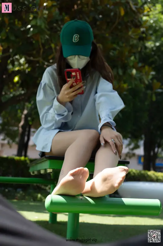 牛仔热裤肉丝美女2 - 慕丝女lang