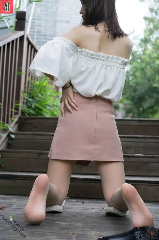 NO.228-户外薄丝短裙 - 慕丝女lang